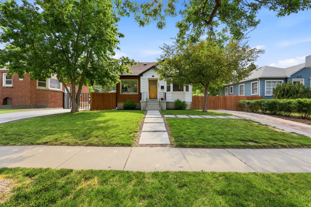 Photo of 2441 S 800 E, Salt Lake City, UT 84106 (MLS # 2167520)