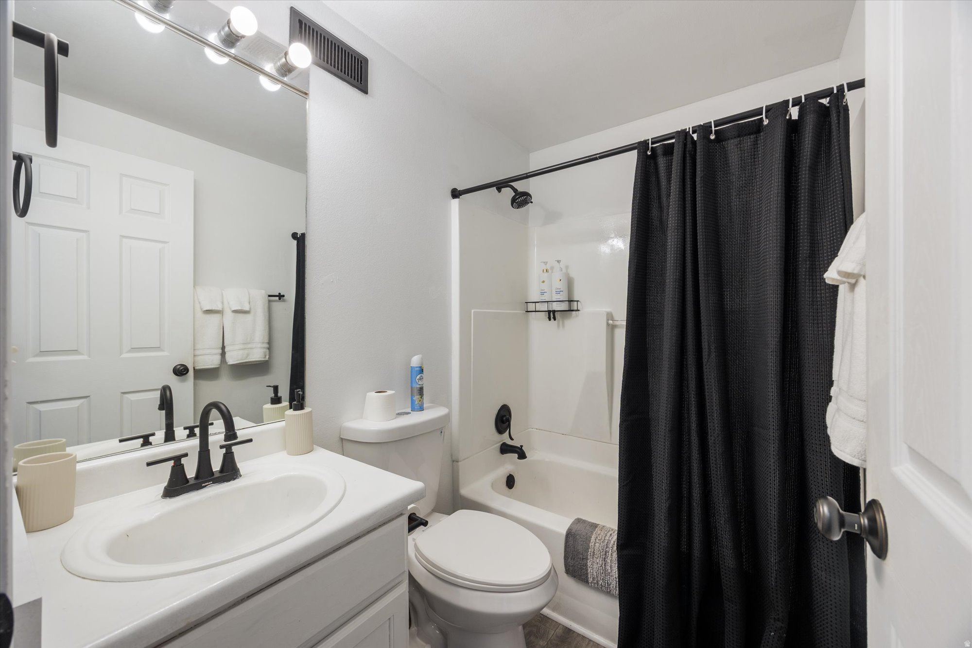 KINGS POINTE - Residential