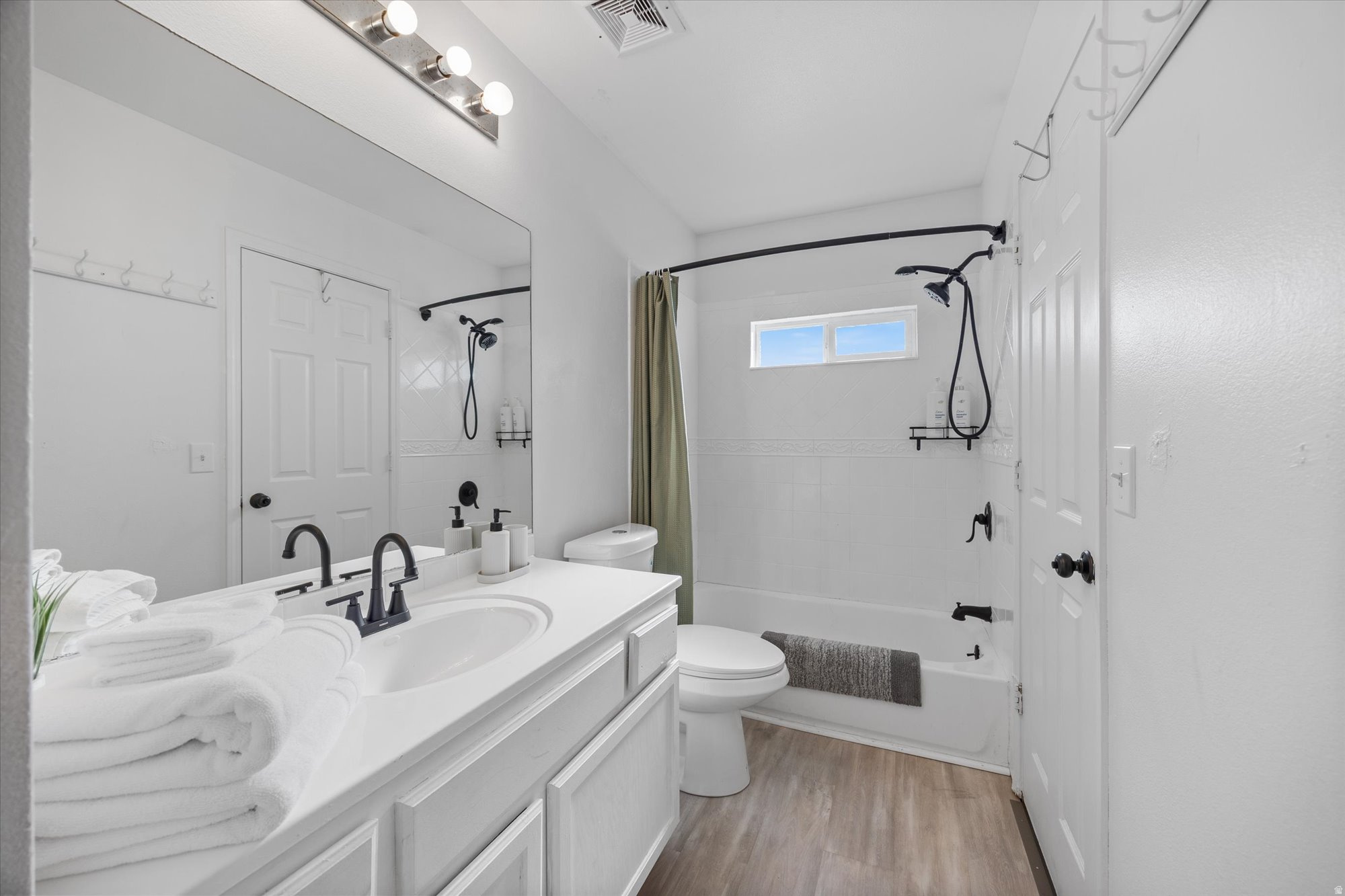 KINGS POINTE - Residential