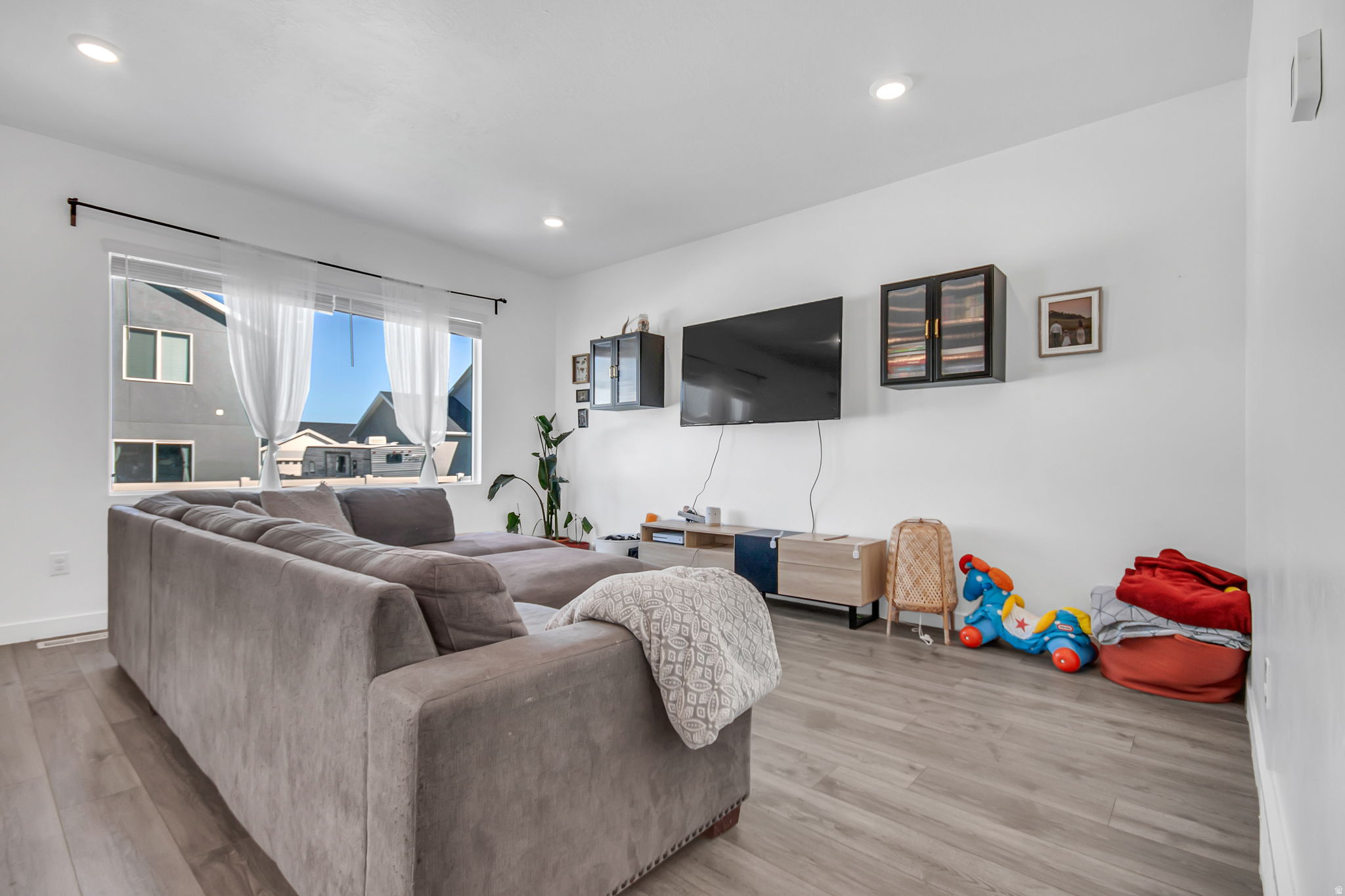 FOOTHILL VILLAGE - Residential