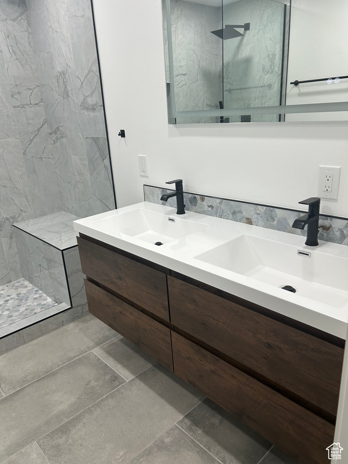 MOUNTAIN ESTATES #2 - Residential