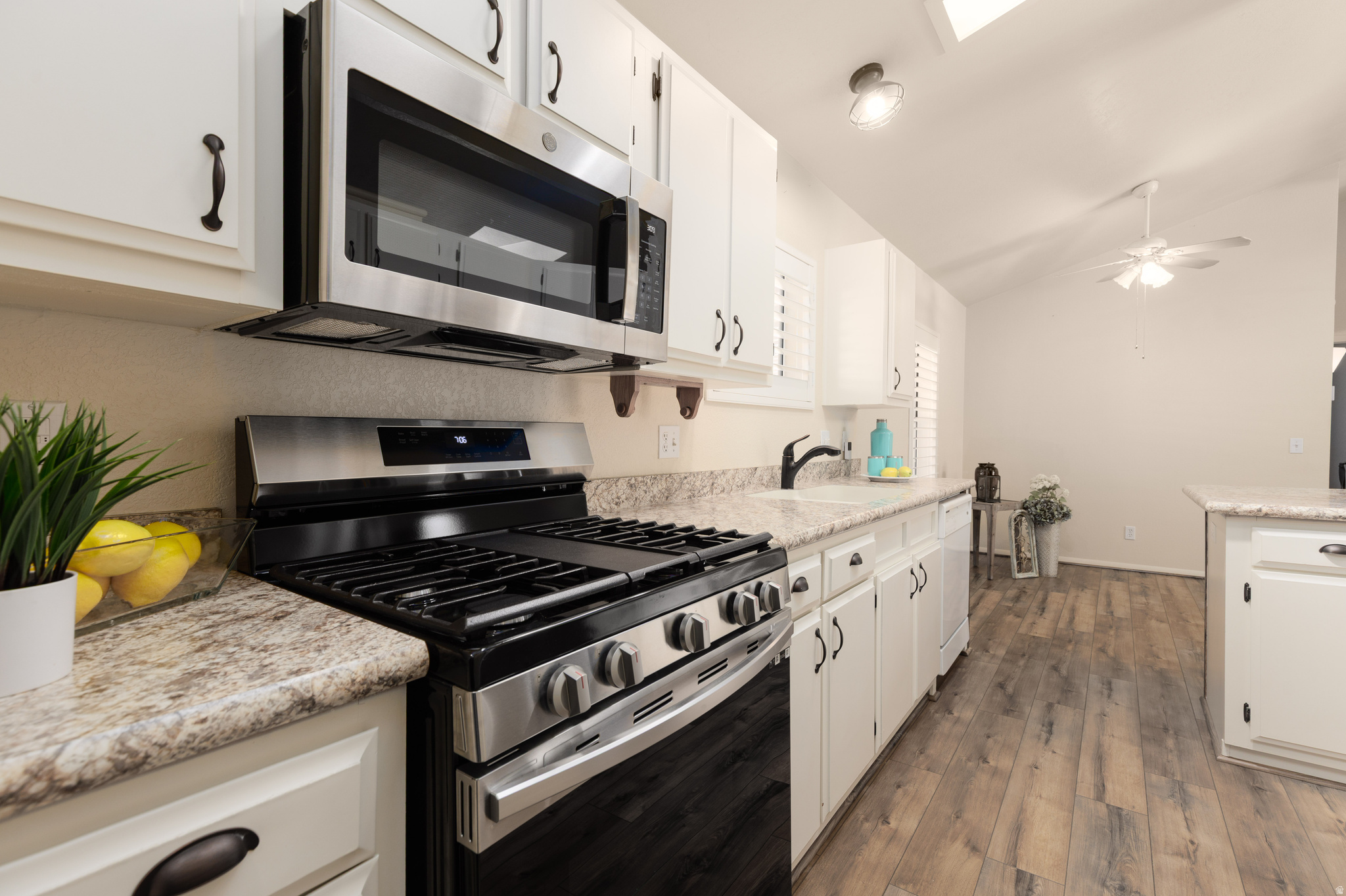 RAINBOW RIDGE MOBILE HOME PARK - Residential