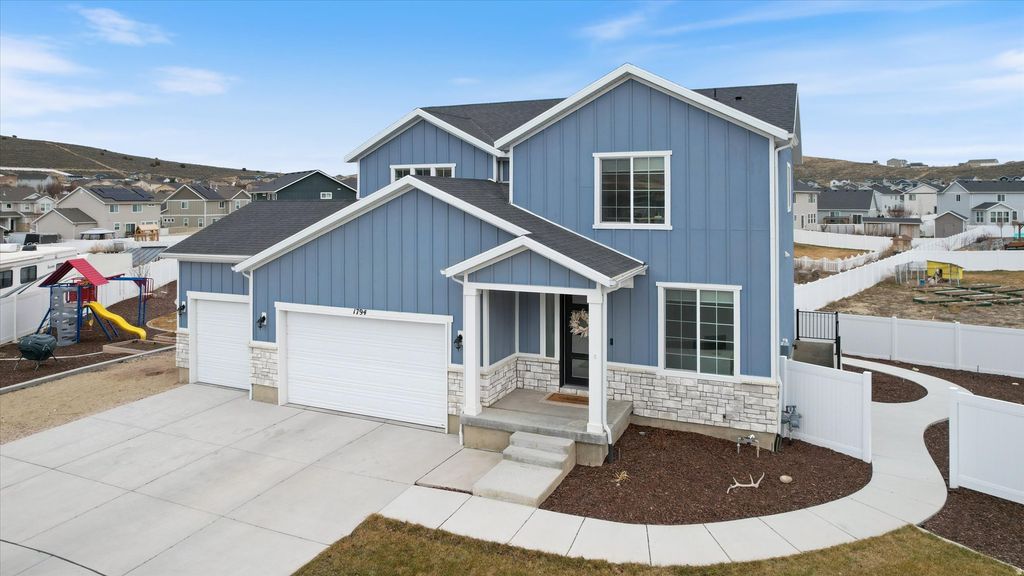 Photo of 1794 E JOHNSTOWN ST N, Eagle Mountain, UT 84005 (MLS # 2143948)
