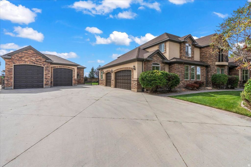 Photo of 682 E HEALEY BLVD S, Alpine, UT 84004 (MLS # 2136724)