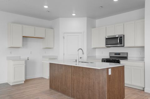 Tiny photo for 340 E LEVENGROVE DR #237, Lehi, UT 84048 (MLS # 2148014)