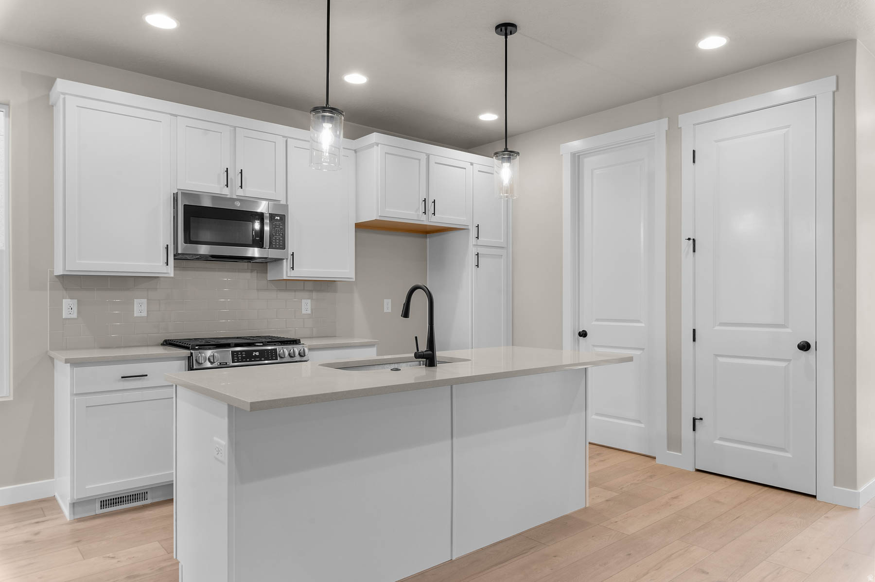 HOLBROOK SCANDIA 405B - Residential