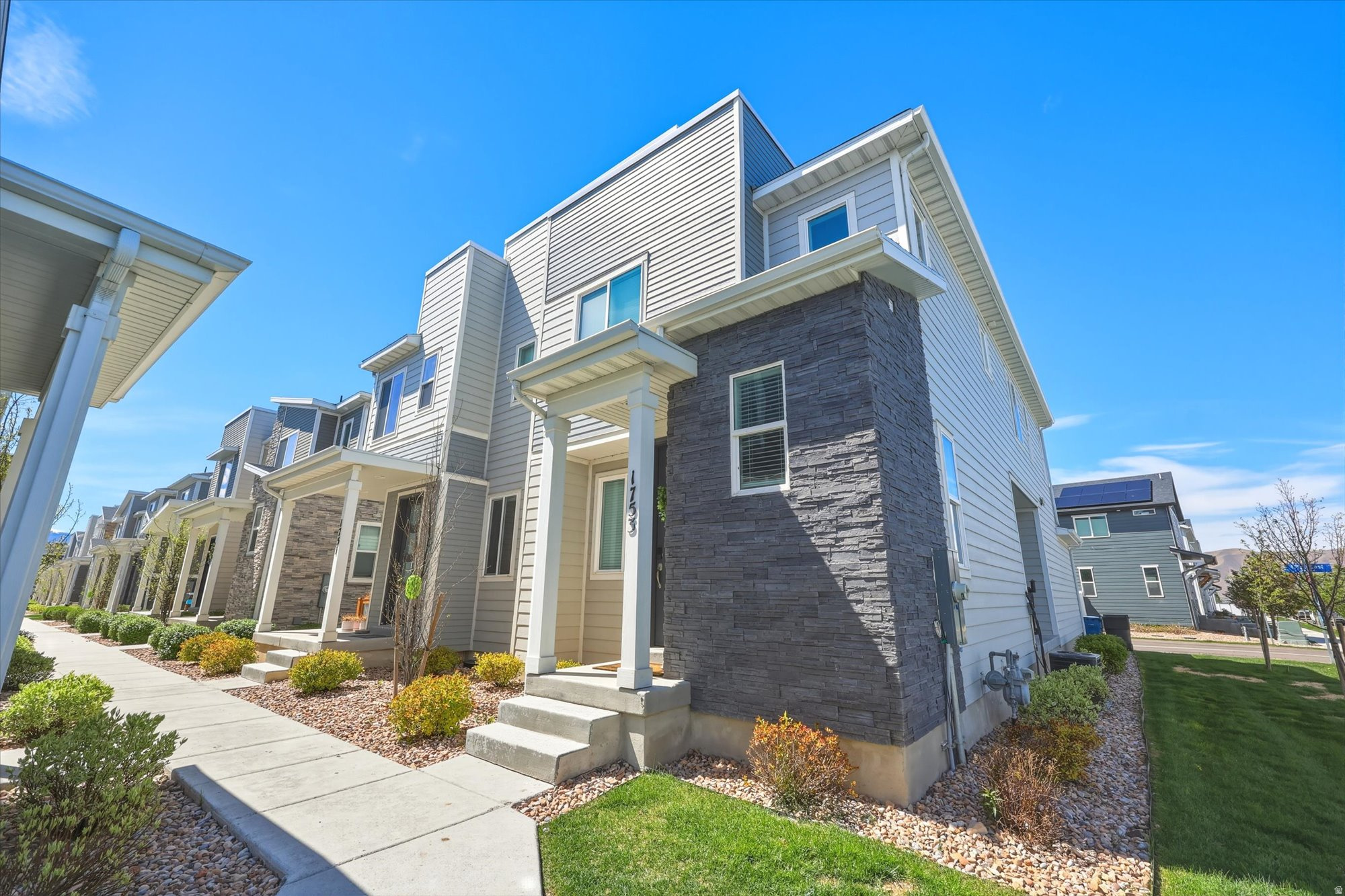 ARROWHEAD PARK - Residential Income