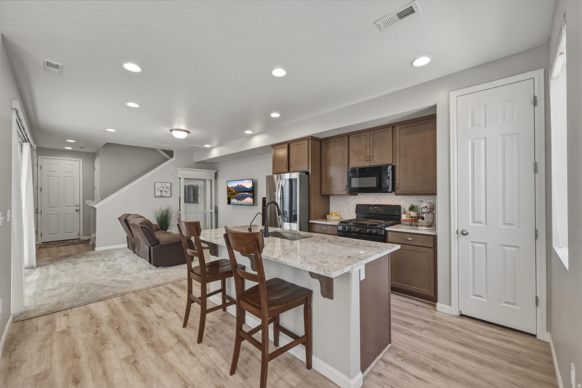 ARROWHEAD PARK - Residential Income