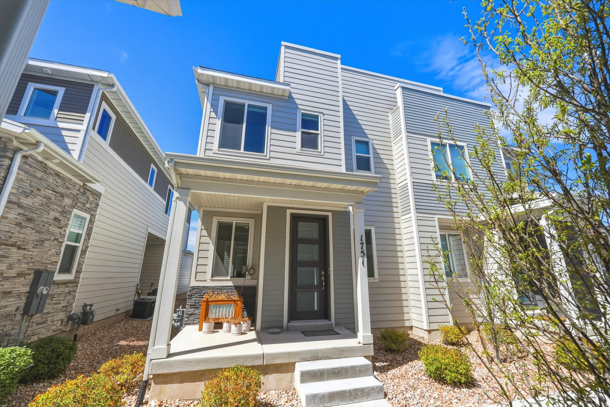 ARROWHEAD PARK - Residential Income