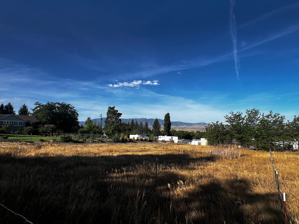 Photo of 375 N 400 E, Hyde Park, UT 84318 (MLS # 2180278)