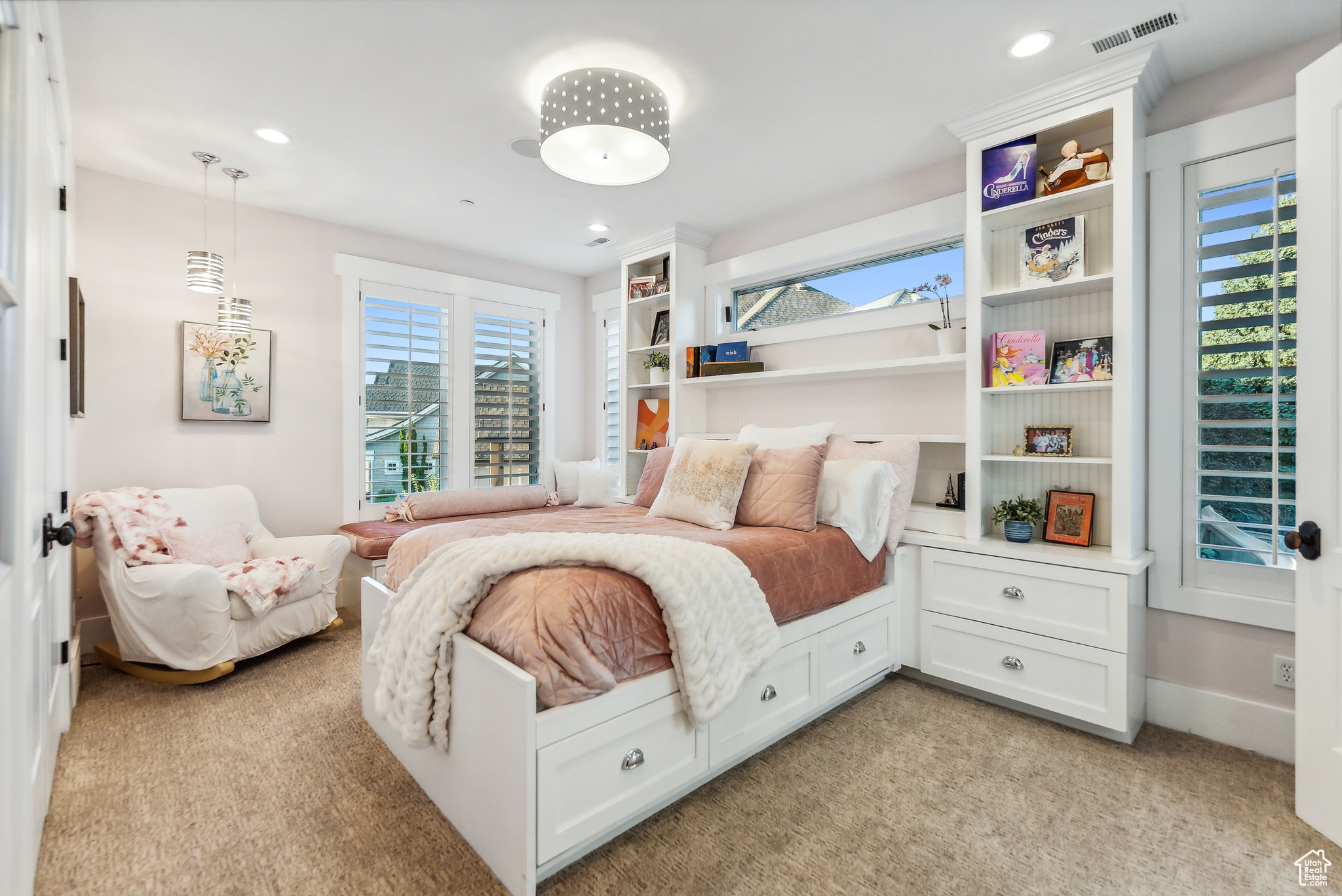 Salt Lake City, Utah 84109, United States, 5 Bedrooms Bedrooms, ,3 BathroomsBathrooms,Residential,Pending,43056