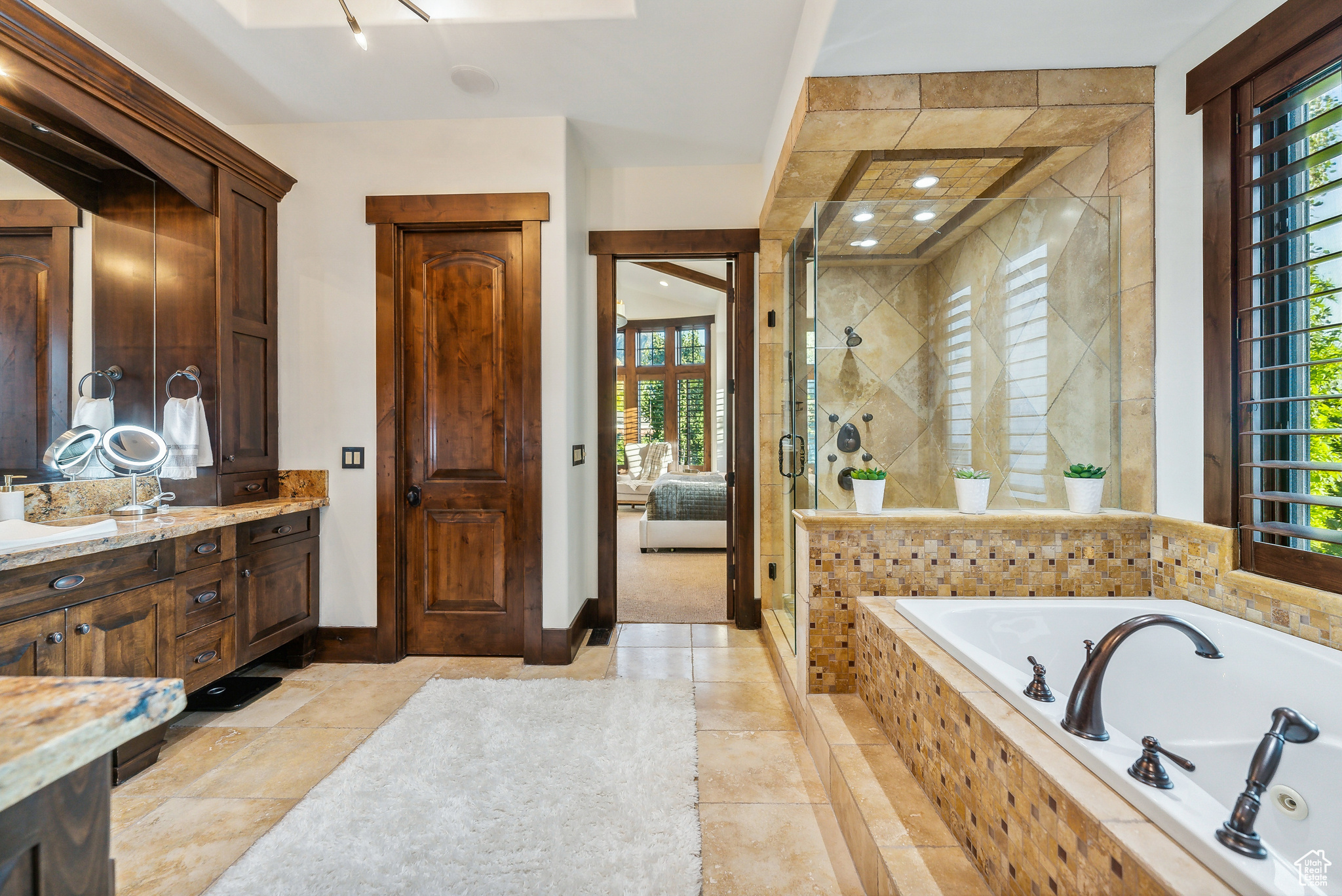 Salt Lake City, Utah 84109, United States, 5 Bedrooms Bedrooms, ,3 BathroomsBathrooms,Residential,Pending,43056