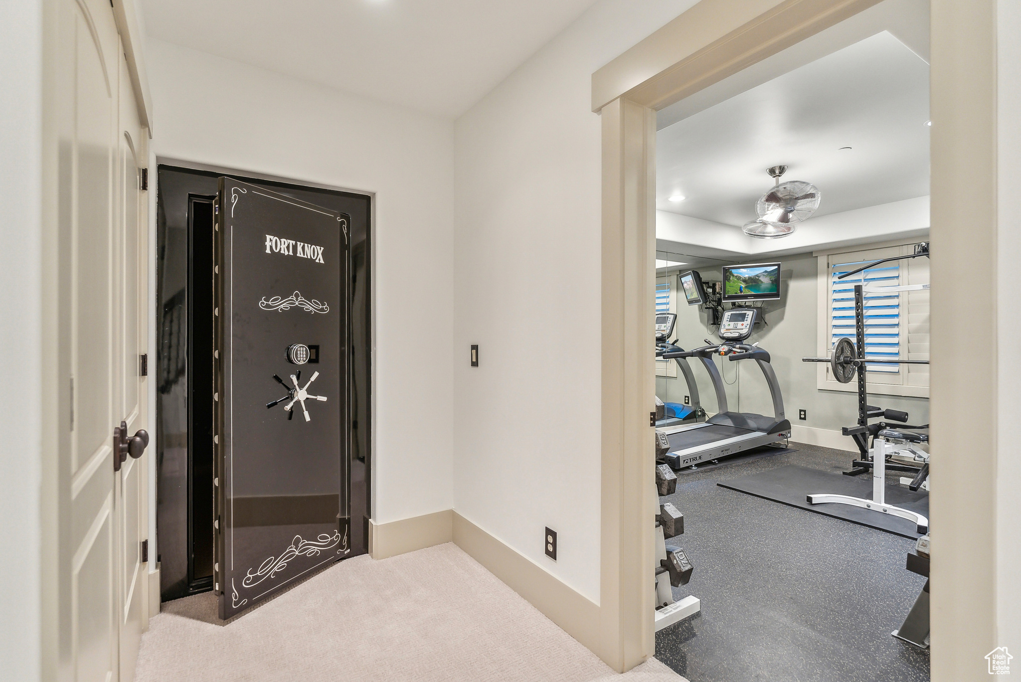 Salt Lake City, Utah 84109, United States, 5 Bedrooms Bedrooms, ,3 BathroomsBathrooms,Residential,Pending,43056