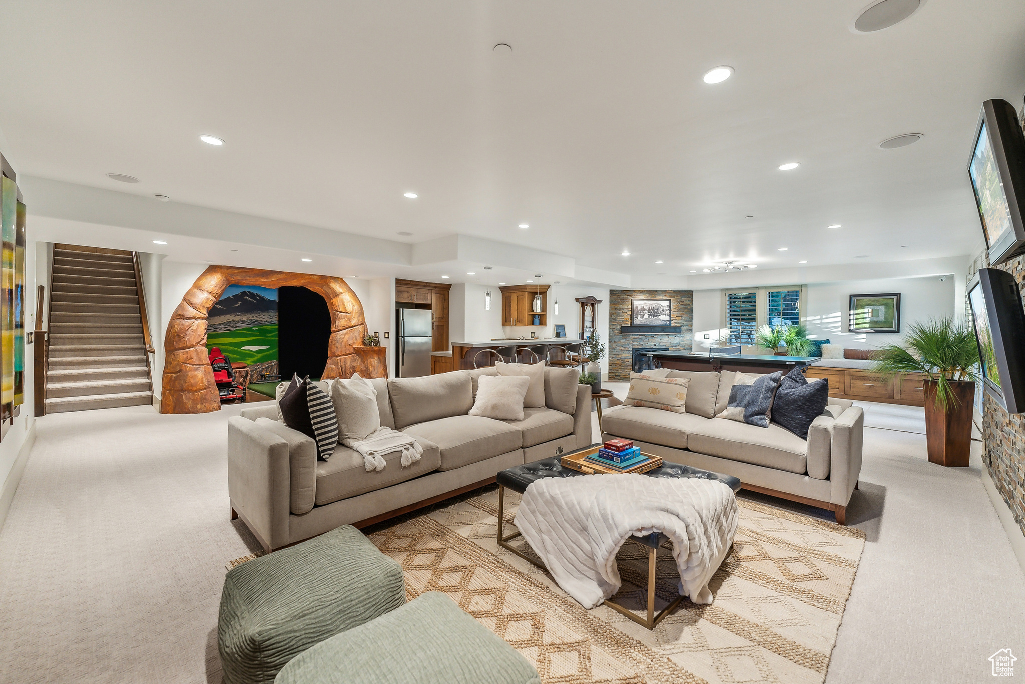 Salt Lake City, Utah 84109, United States, 5 Bedrooms Bedrooms, ,3 BathroomsBathrooms,Residential,Pending,43056