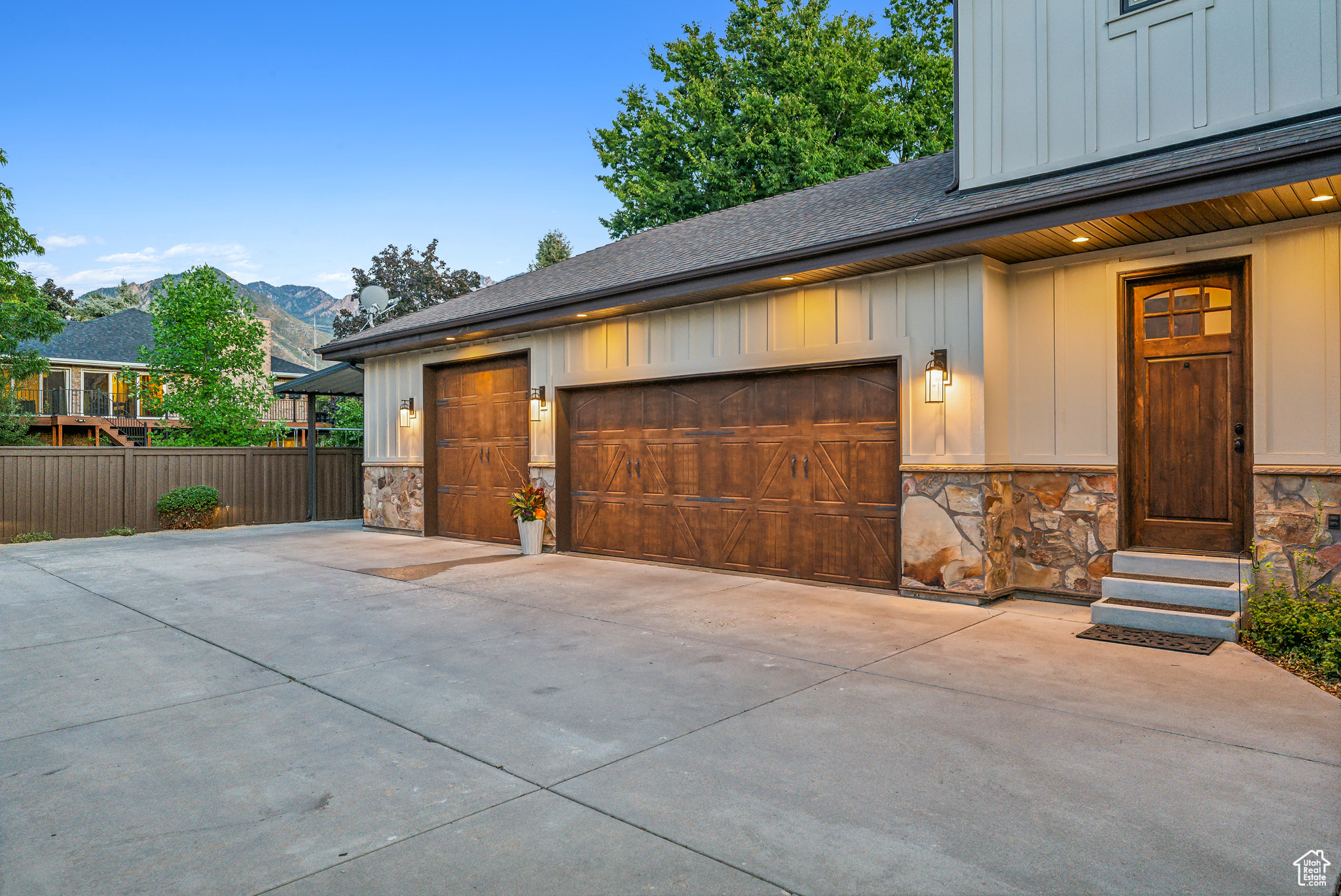 Salt Lake City, Utah 84109, United States, 5 Bedrooms Bedrooms, ,3 BathroomsBathrooms,Residential,Pending,43056