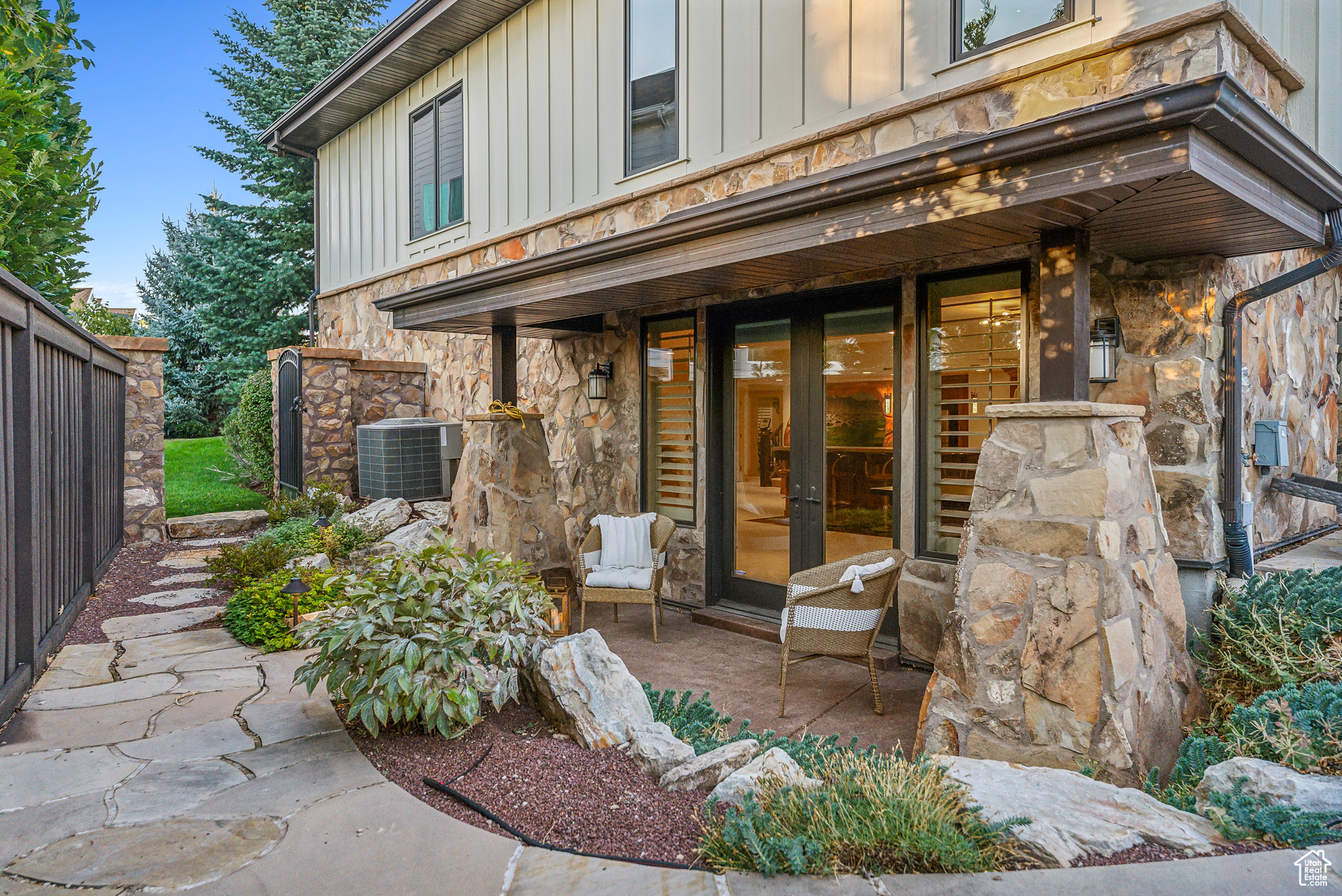 Salt Lake City, Utah 84109, United States, 5 Bedrooms Bedrooms, ,3 BathroomsBathrooms,Residential,Pending,43056