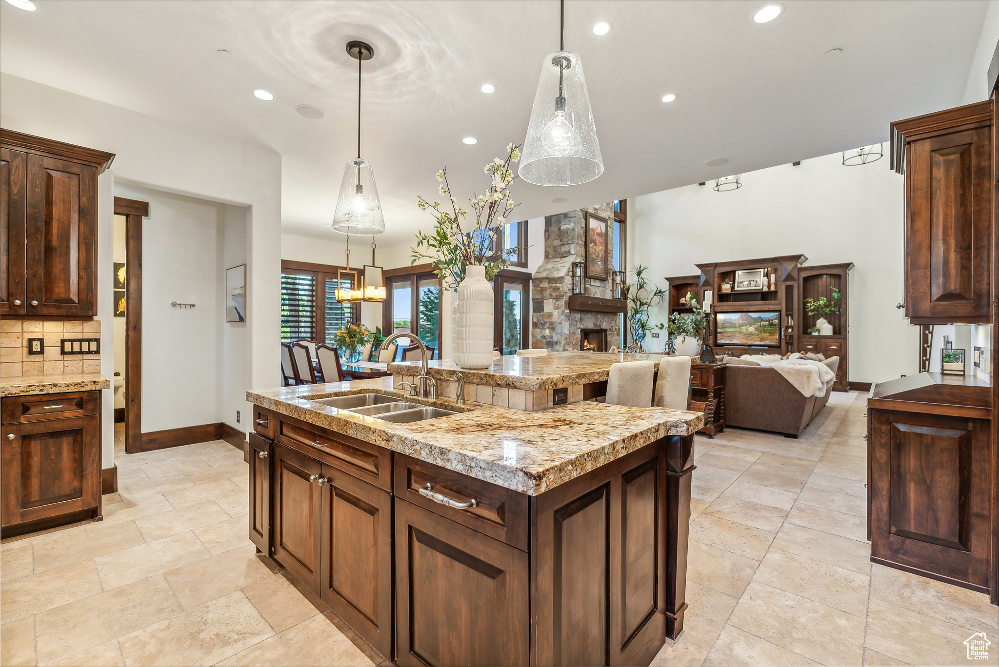 Salt Lake City, Utah 84109, United States, 5 Bedrooms Bedrooms, ,3 BathroomsBathrooms,Residential,Pending,43056