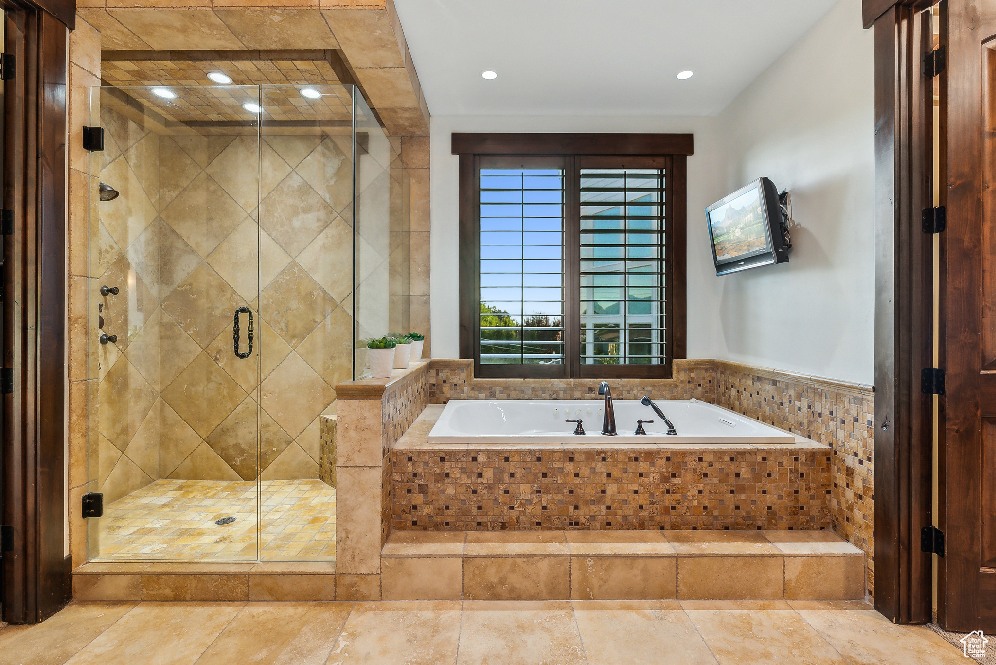 Salt Lake City, Utah 84109, United States, 5 Bedrooms Bedrooms, ,3 BathroomsBathrooms,Residential,Pending,43056