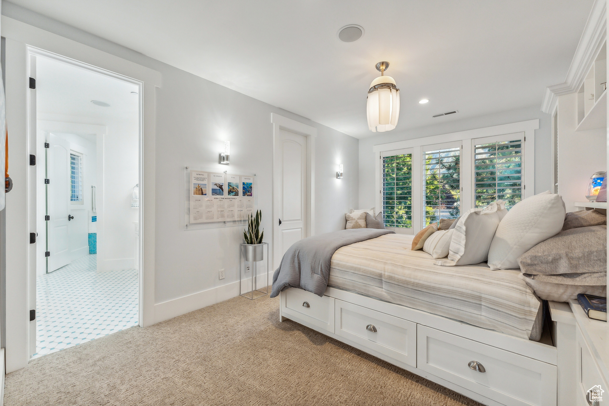 Salt Lake City, Utah 84109, United States, 5 Bedrooms Bedrooms, ,3 BathroomsBathrooms,Residential,Pending,43056