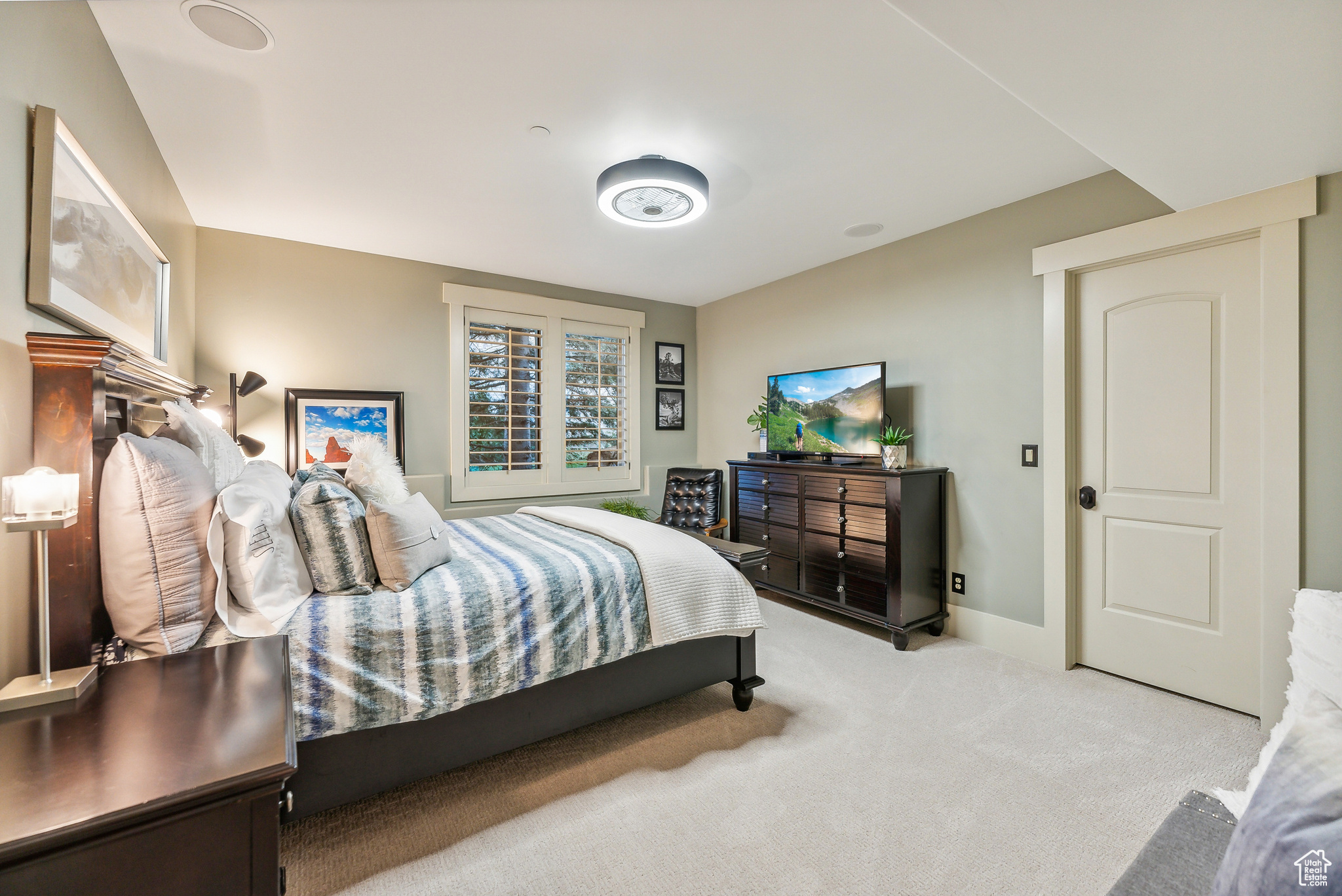 Salt Lake City, Utah 84109, United States, 5 Bedrooms Bedrooms, ,3 BathroomsBathrooms,Residential,Pending,43056