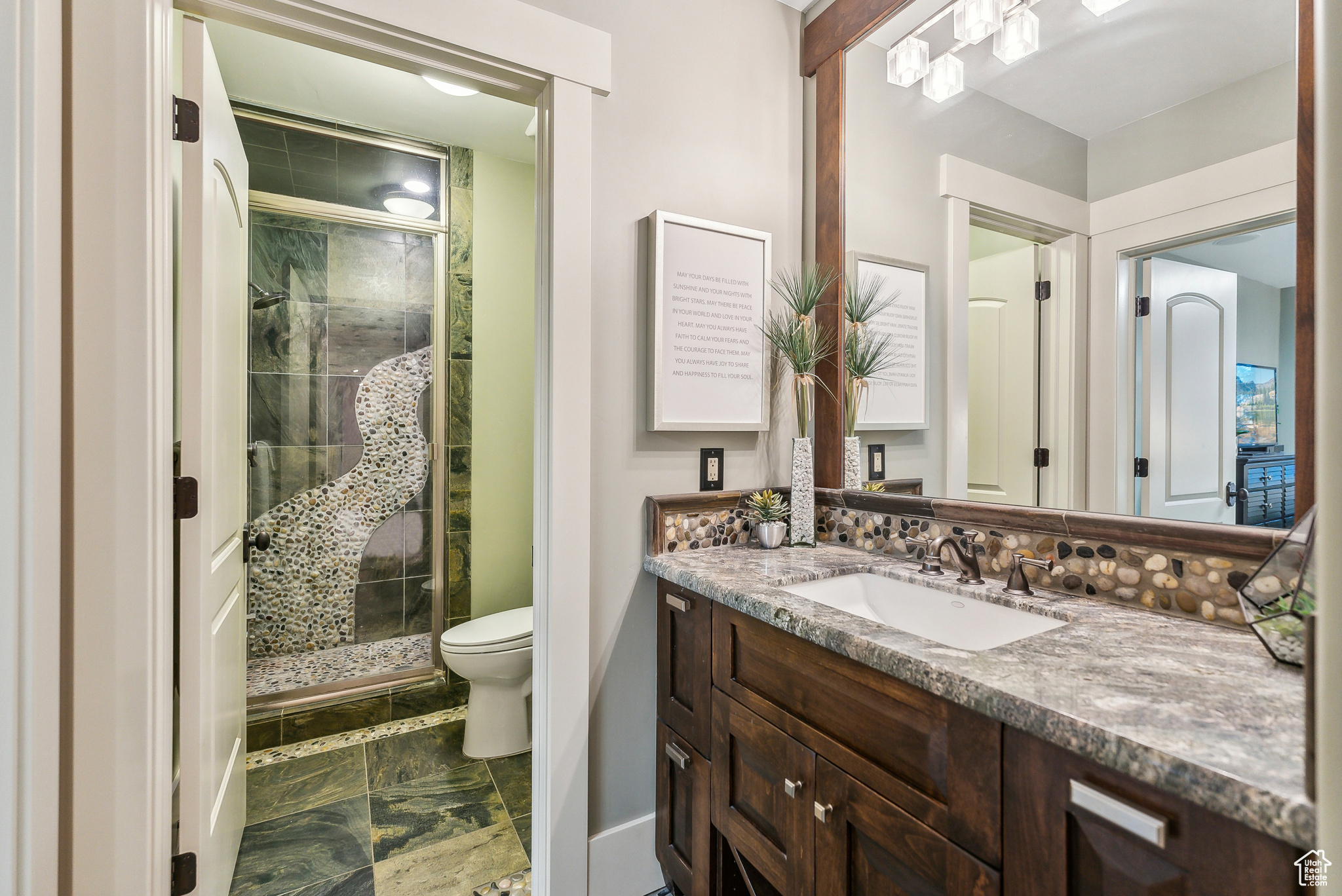 Salt Lake City, Utah 84109, United States, 5 Bedrooms Bedrooms, ,3 BathroomsBathrooms,Residential,Pending,43056