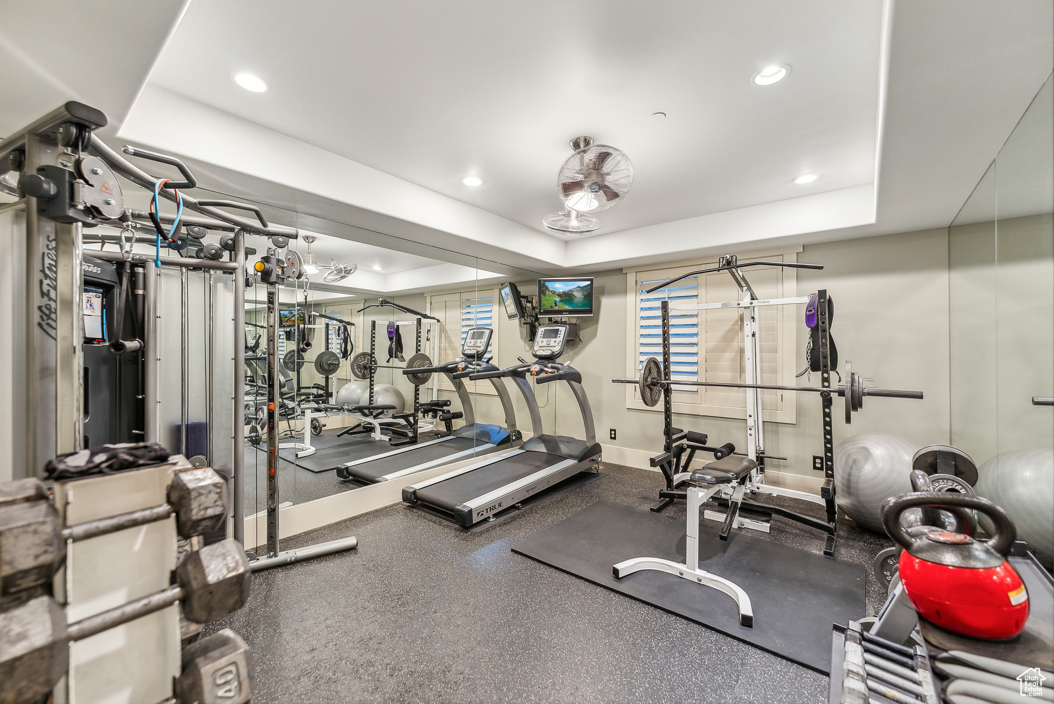 Salt Lake City, Utah 84109, United States, 5 Bedrooms Bedrooms, ,3 BathroomsBathrooms,Residential,Pending,43056