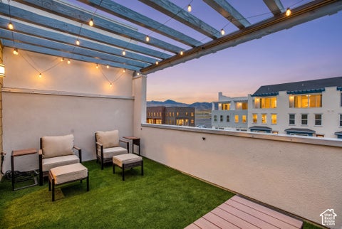 Townhouse For Sale - 5297 W Center Field Dr<br/> South Jordan, UT 84009