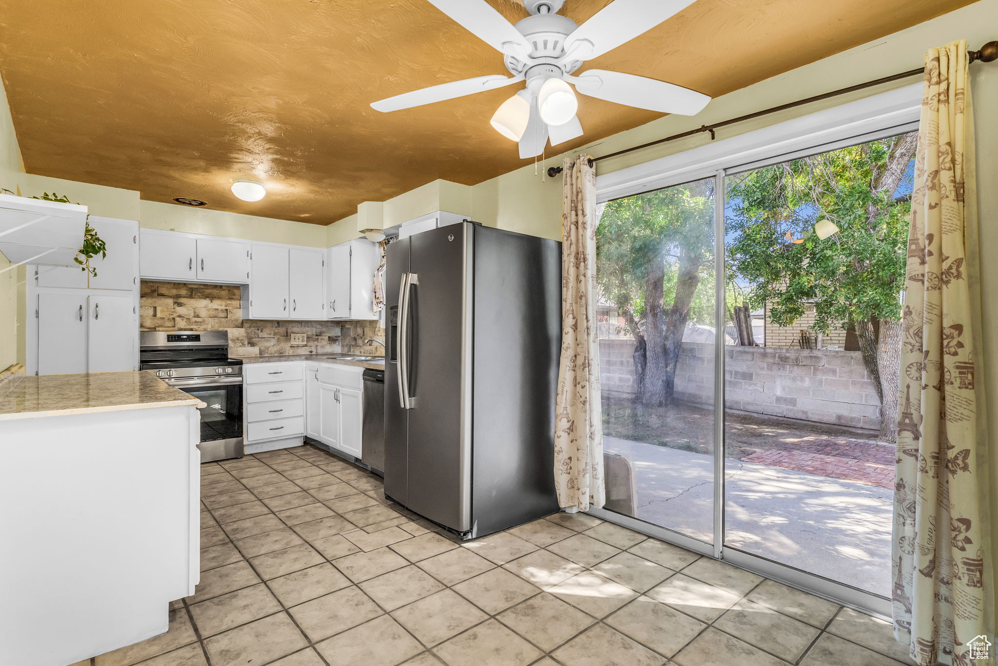 GOLDEN ACRES - Residential