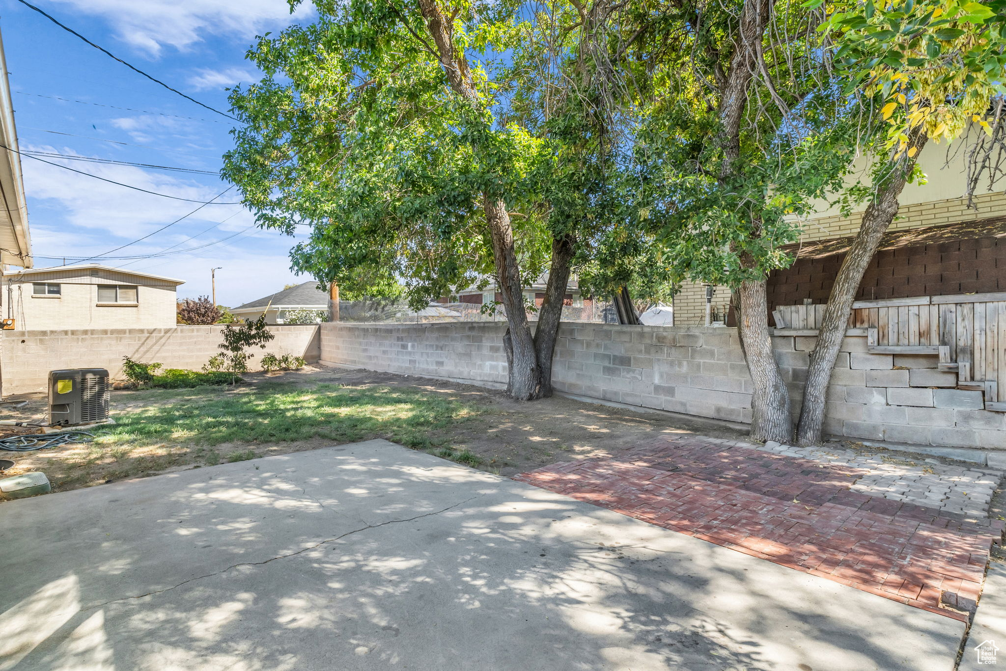 GOLDEN ACRES - Residential