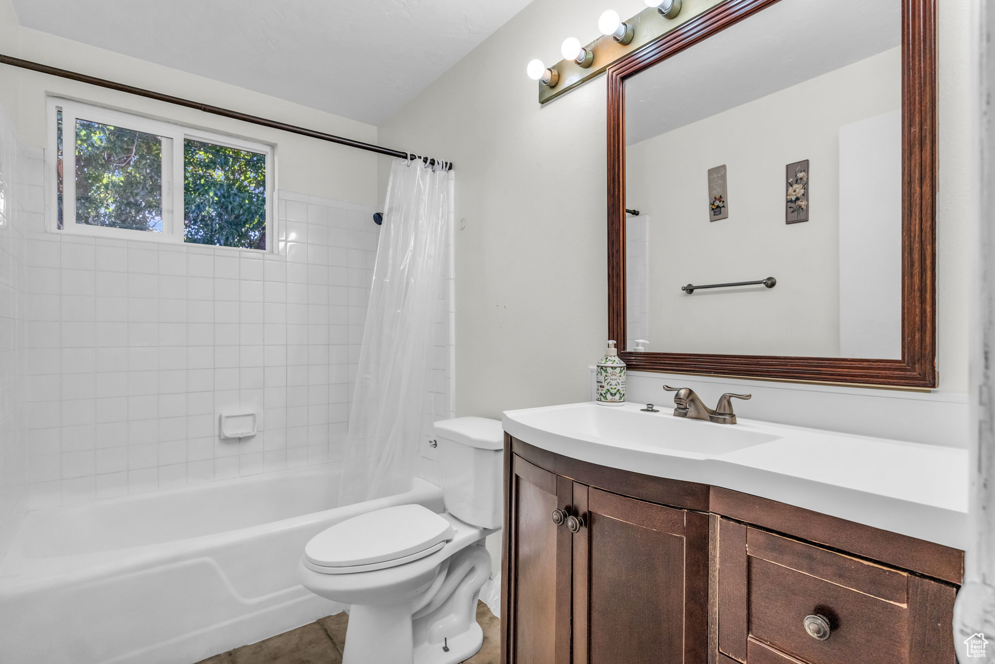 GOLDEN ACRES - Residential