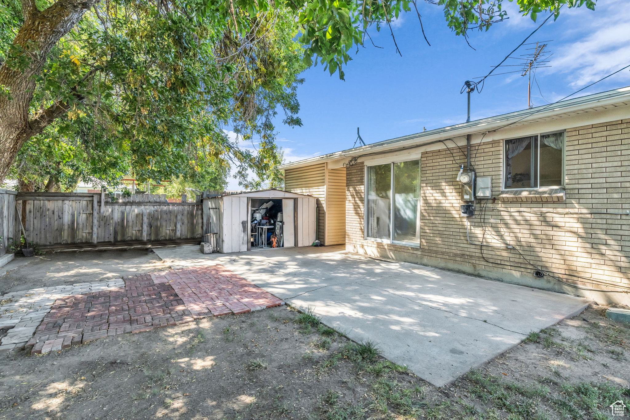 GOLDEN ACRES - Residential