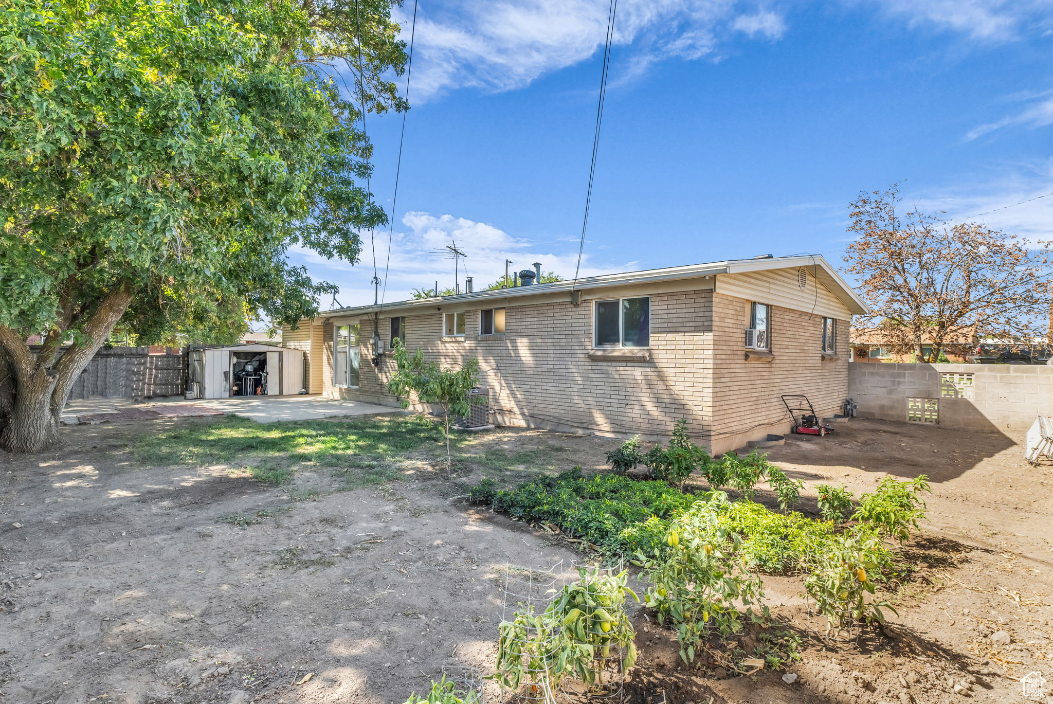 GOLDEN ACRES - Residential