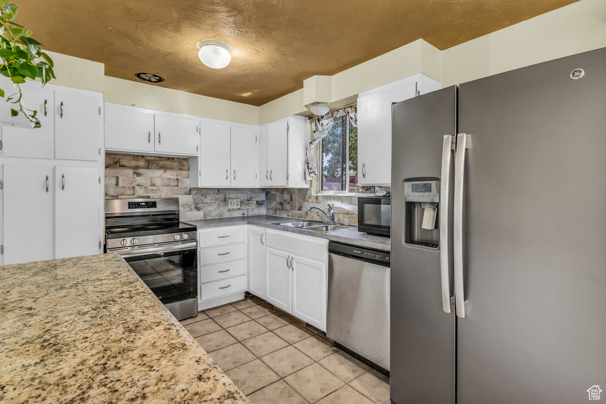GOLDEN ACRES - Residential