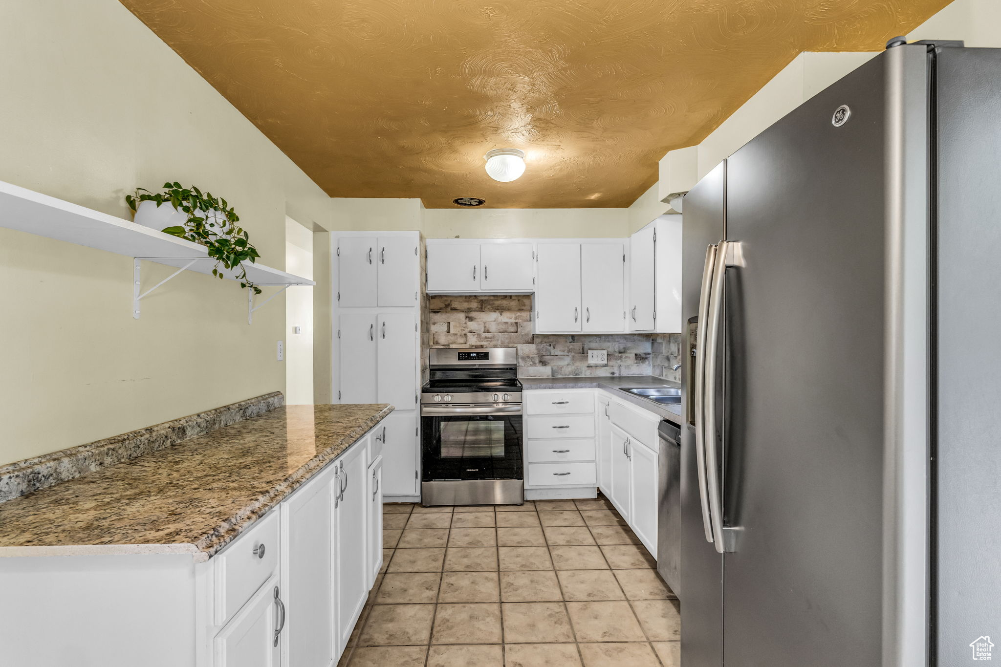 GOLDEN ACRES - Residential