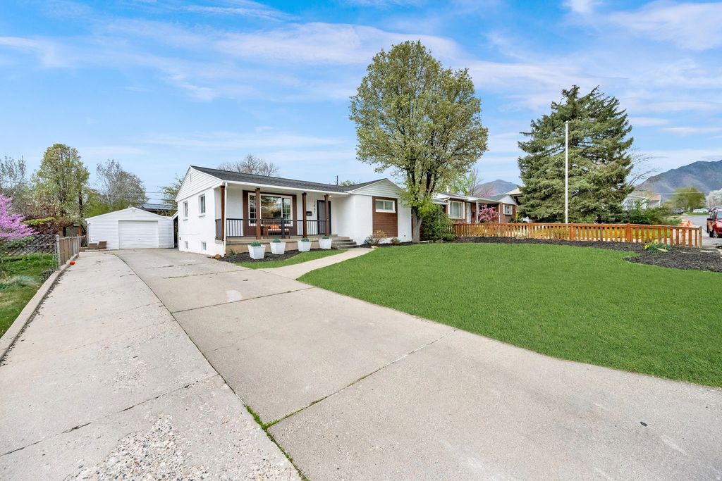 Photo of 1861 E SEVERN DR S, Holladay, UT 84124 (MLS # 2148798)