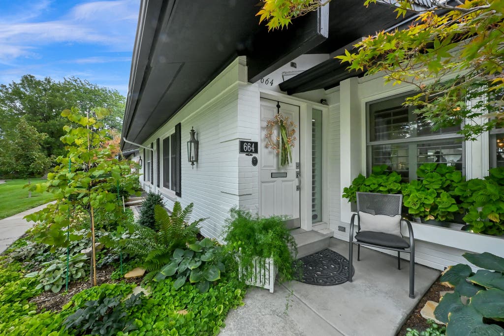 Photo of 664 E 4129 S, Salt Lake City, UT 84107 (MLS # 2178826)