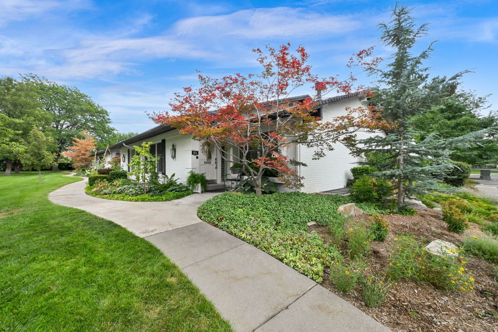 Photo of 664 E 4129 S, Salt Lake City, UT 84107 (MLS # 2178826)