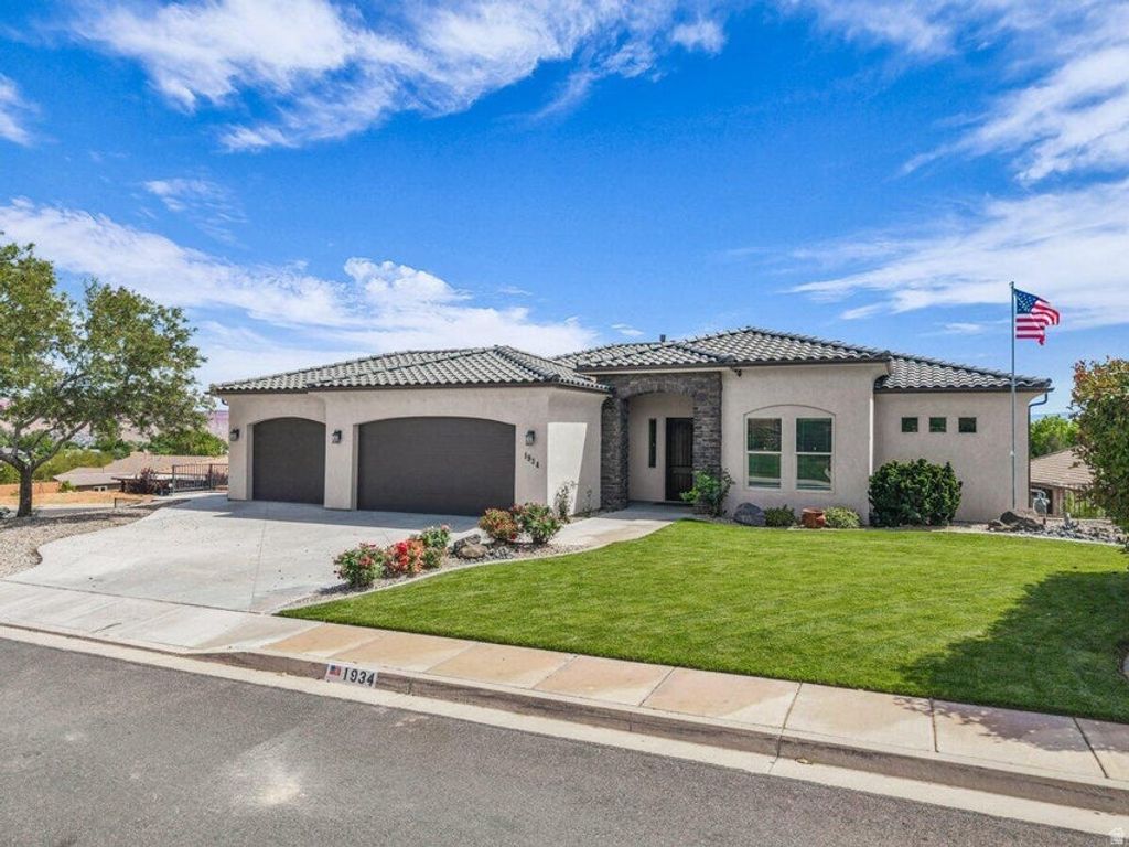Photo of 1934 E 1060 N, Saint George, UT 84770 (MLS # 2157451)