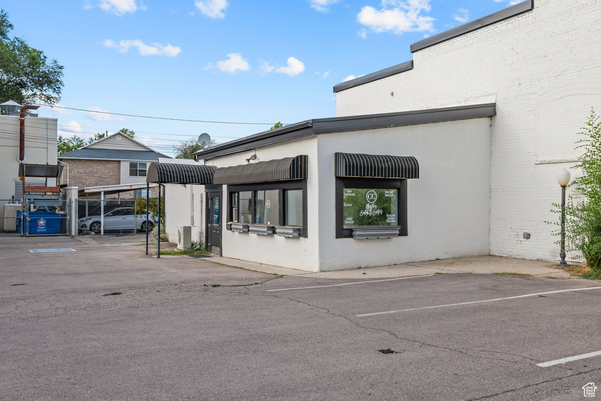 Main image without alt text