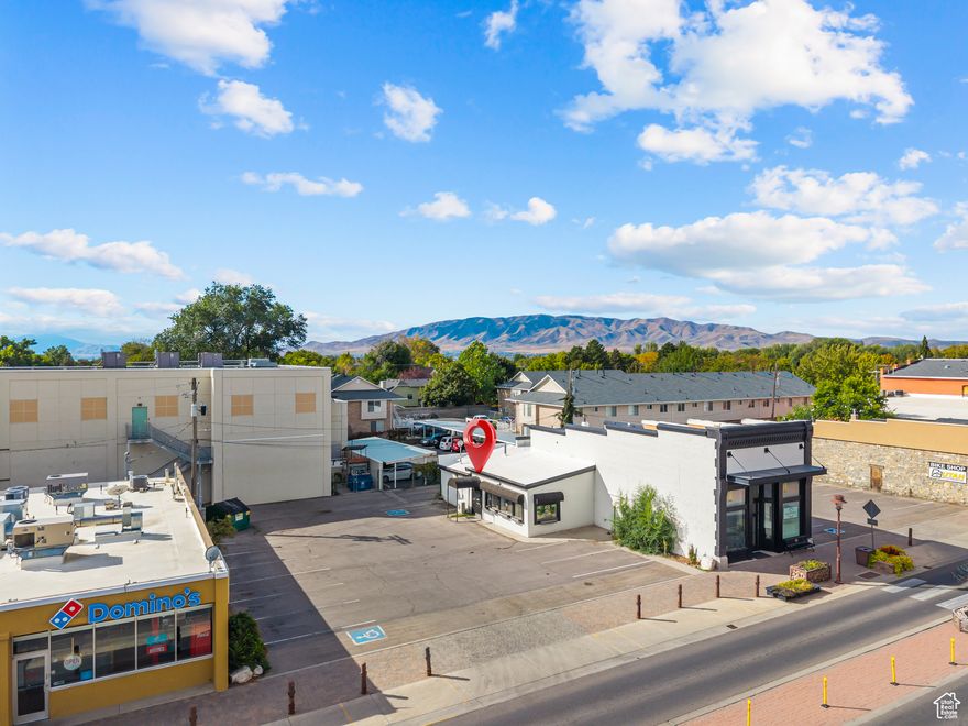 Set your beauty business in the heart of Lehi's Main Street corridor. This bright, modern salon space offers a flexible mix of private suites and booth rentals. Perfect for stylists, estheticians, PMU artists, lash & brow techs, nail techs, massage, and wellness pros. 3 private salon/office suites (ideal for PMU, aesthetics, treatment rooms) 4 booth stations with great visibility and flow Shared break room with storage; space for fridge/microwave.