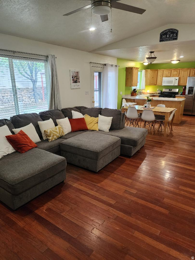 HUNTERS MEADOW SUBD - Residential
