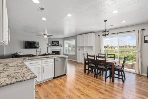 Tiny photo for 1417 S 1100 W, Springville, UT 84663 (MLS # 2133803)