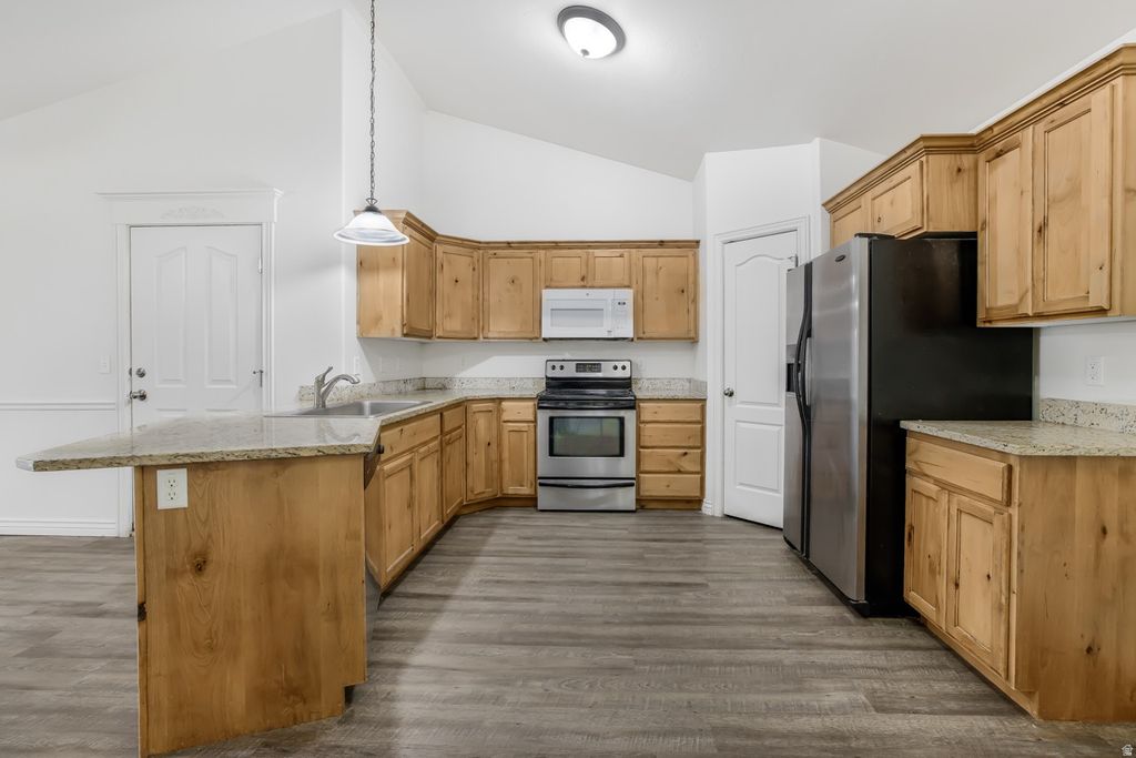 Photo of 631 S 2220 W #5-303, Pleasant Grove, UT 84062 (MLS # 2139851)