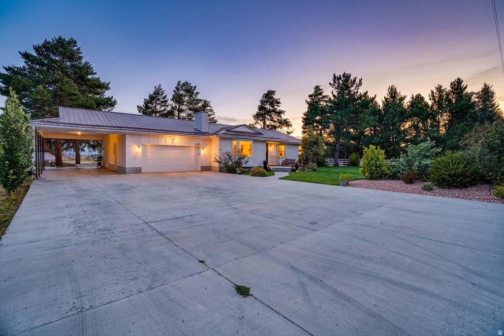 Photo of 3400 S BIG HOLLOW RD, Daniel, UT 84032 (MLS # 2176040)