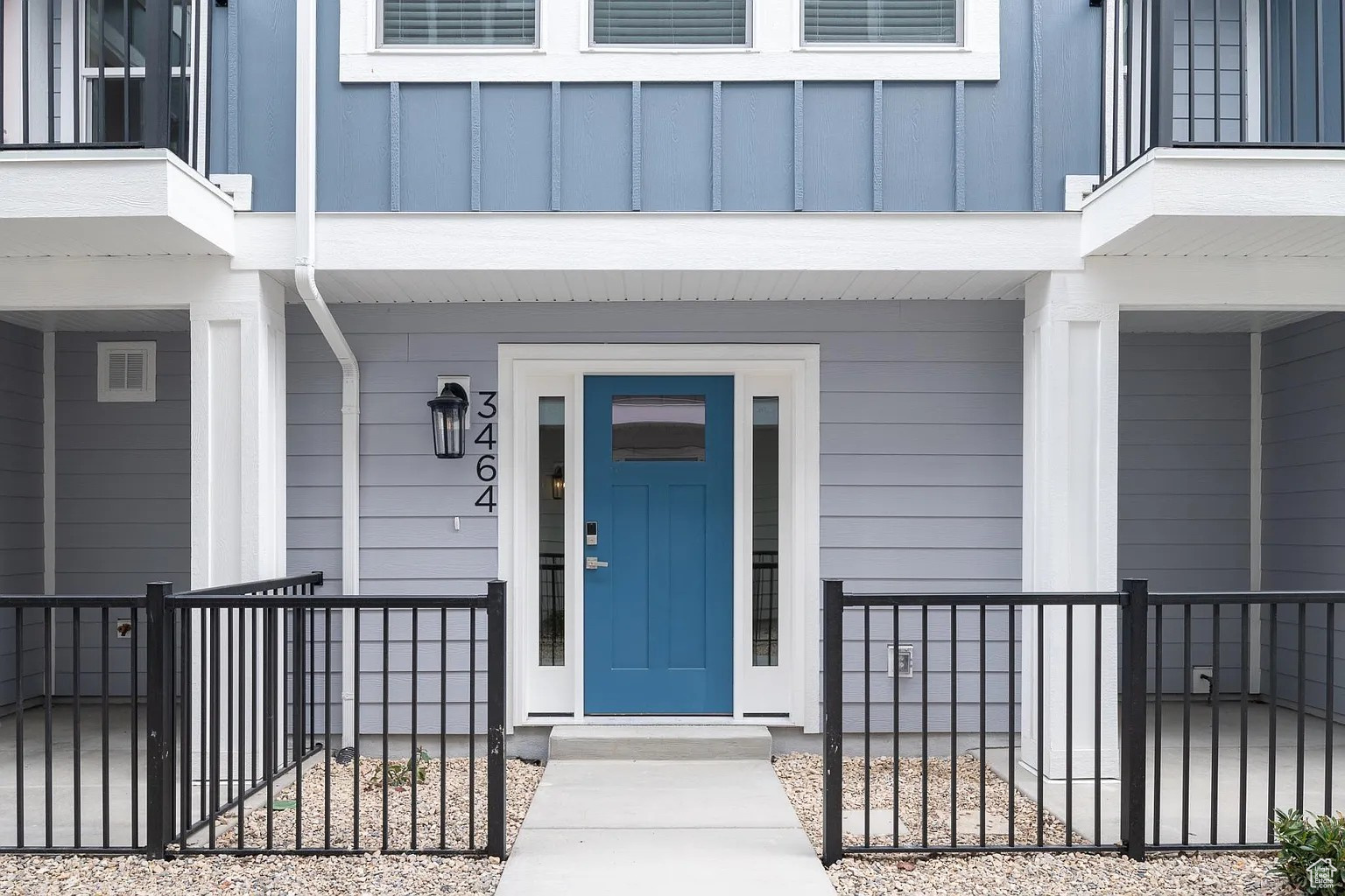 Welcome to this stunning townhouse, a spacious layout designed for morden living, This home features a wide open floor plan that's perfect for gathering, relaxing, or working from home, evey detail has been considered from stylish finishes to smart functionality.Nestled in a prime location ,easy acess to major highways, shopping centers ,and dinning options. Long -term, short-term and nightly rentals allowed