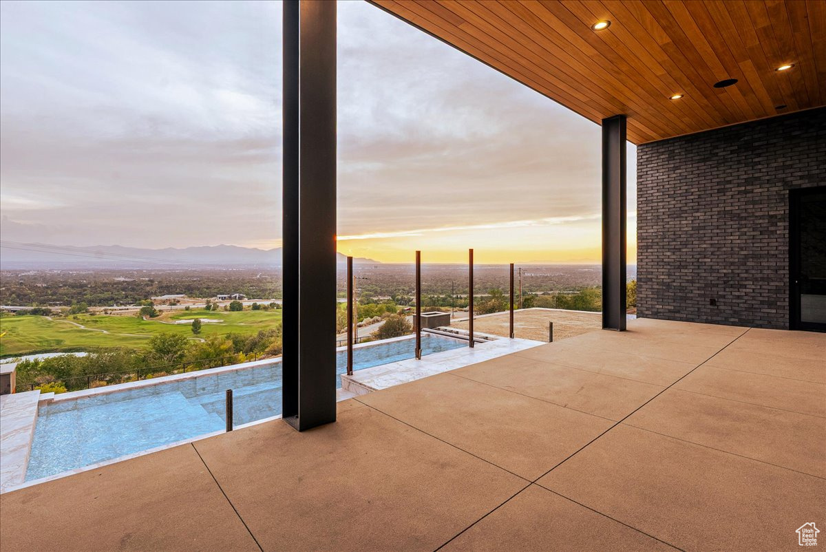 HEUGHS CANYON - Residential