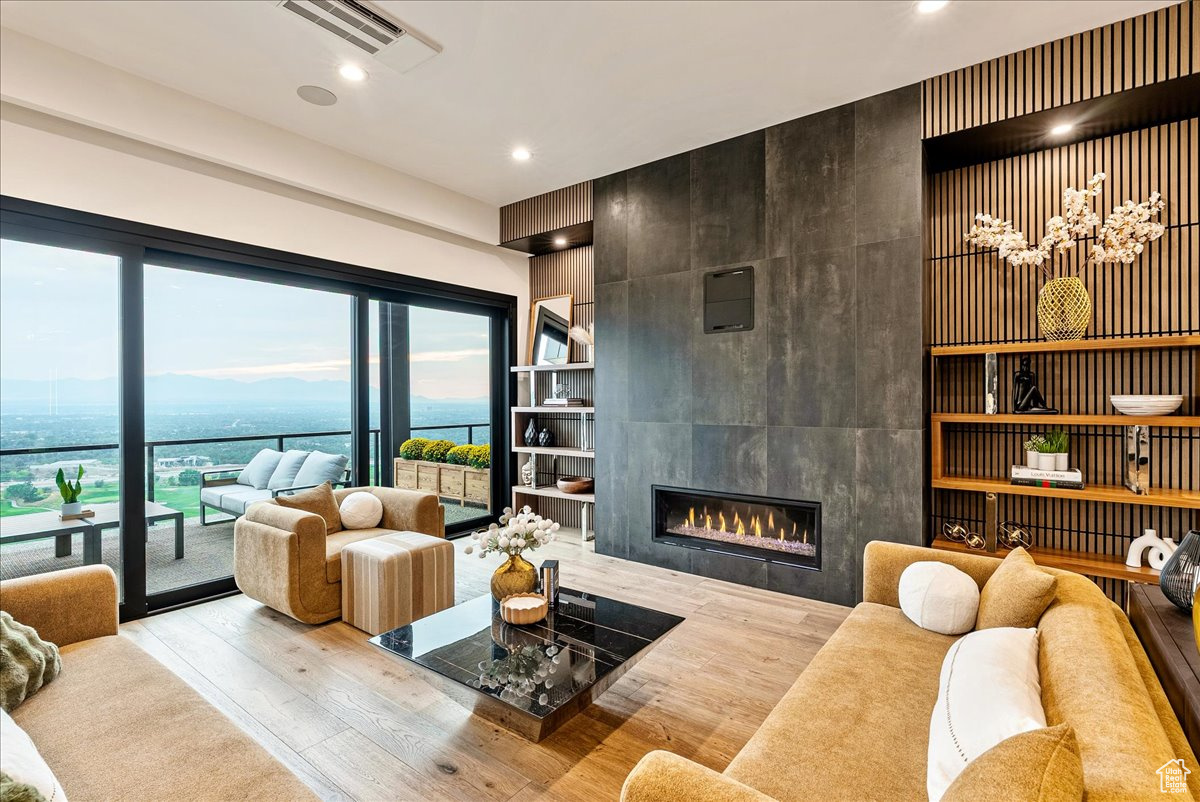 HEUGHS CANYON - Residential