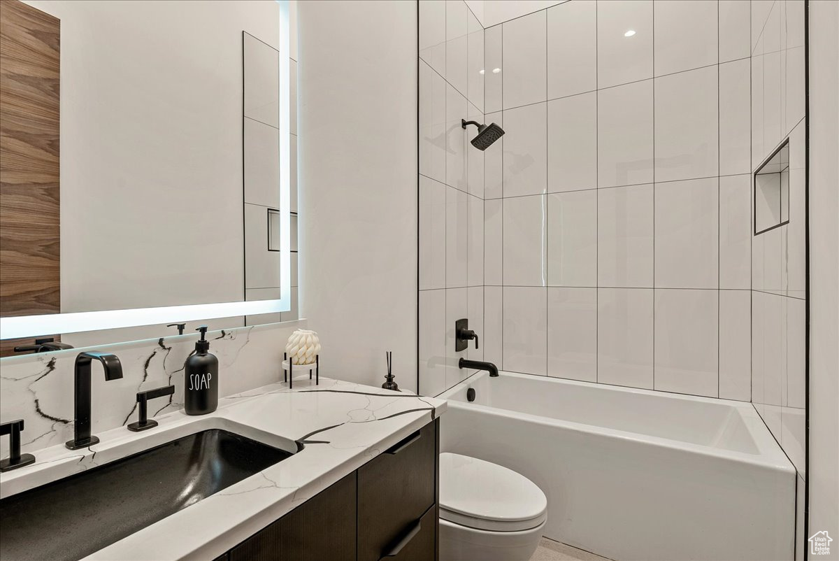 HEUGHS CANYON - Residential