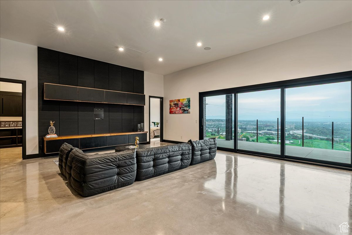 HEUGHS CANYON - Residential