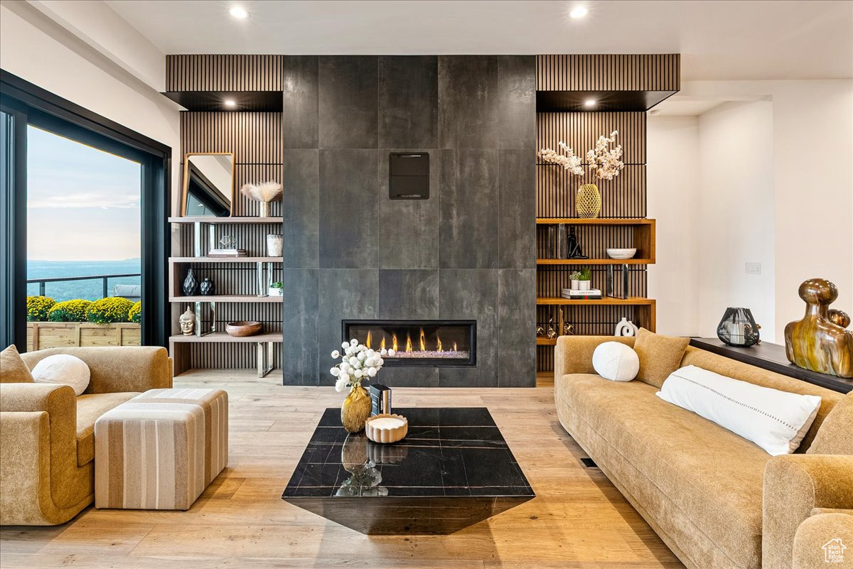 HEUGHS CANYON - Residential